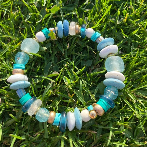 2 handmade beaded Adjustable & Stackable bracelets. Blues,silver, gold, … - Picture 6 of 14